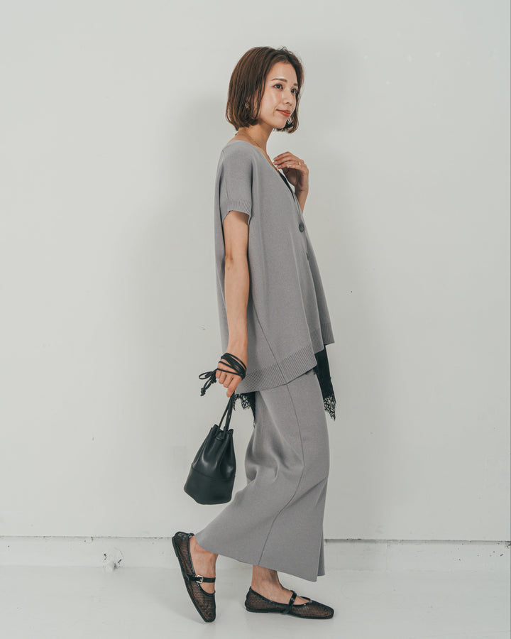 ［SET］VネックRelaxニットベスト + サテンアシメ レースキャミ + Relax Knit ストレートスカート（3SET）