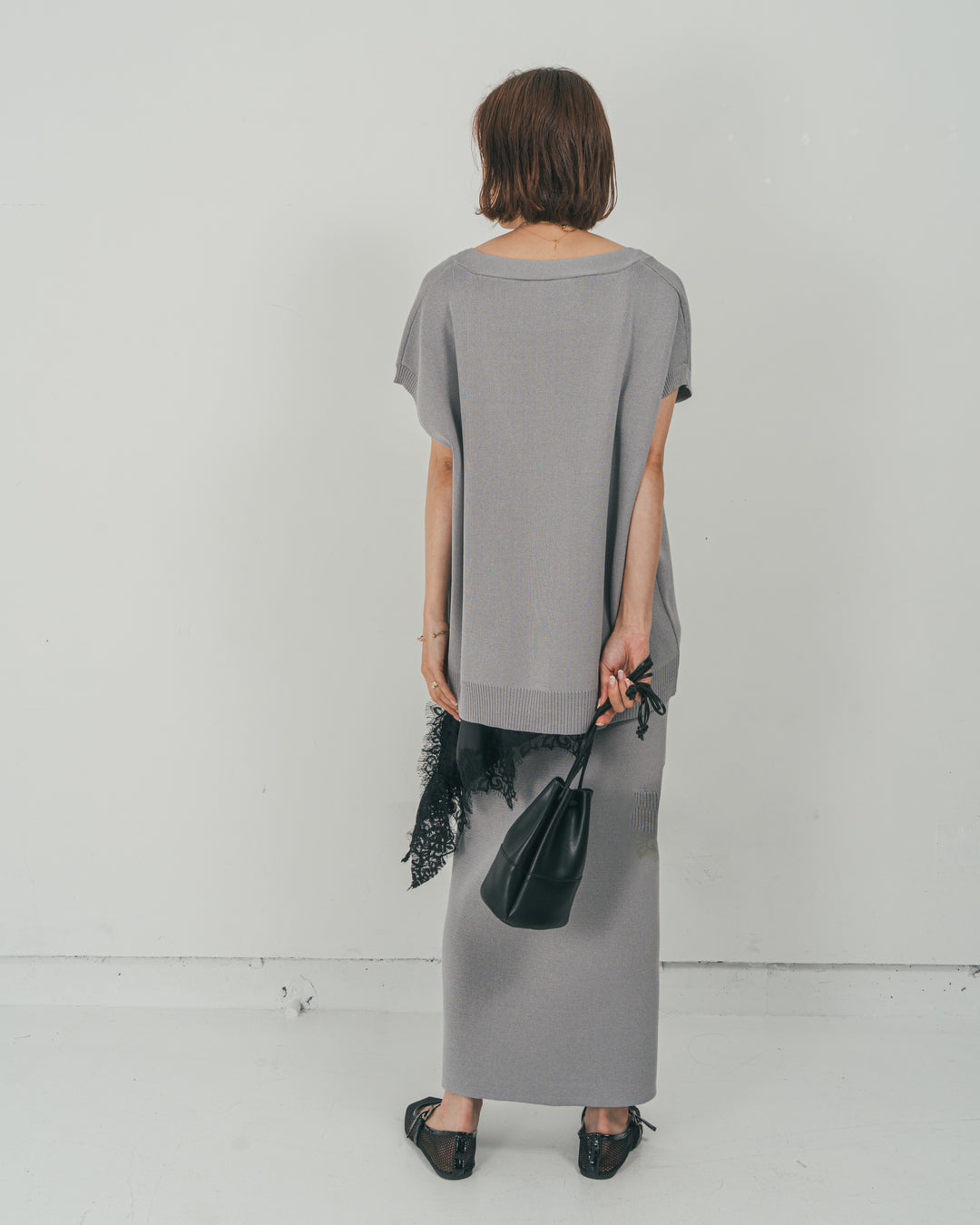 ［SET］VネックRelaxニットベスト + サテンアシメ レースキャミ + Relax Knit ストレートスカート（3SET）