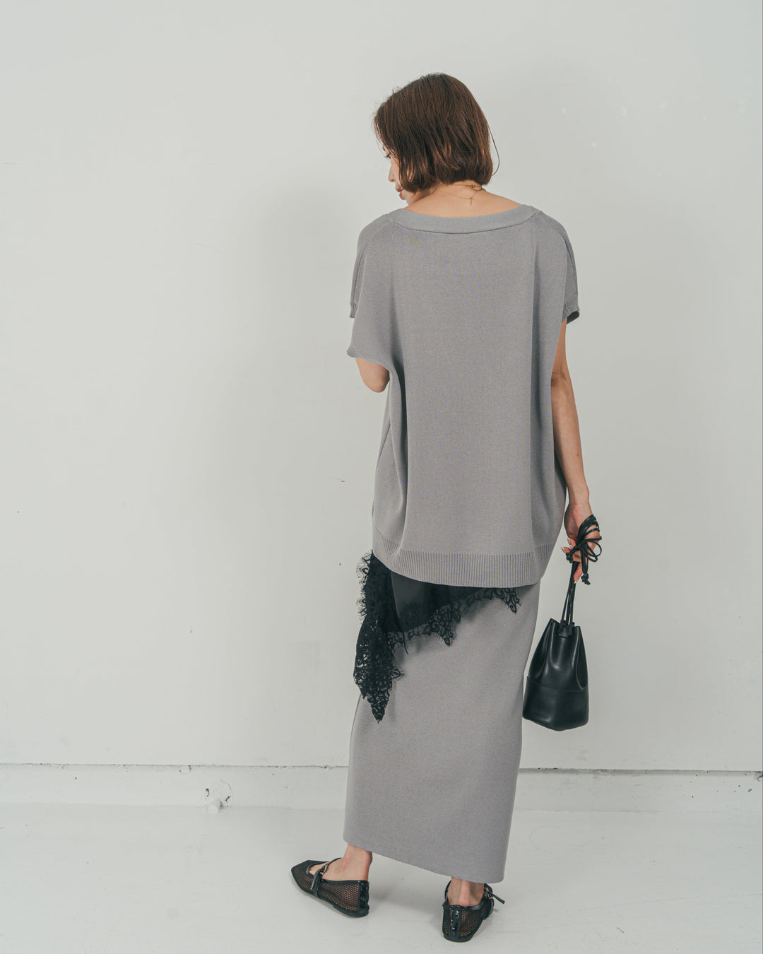 ［SET］VネックRelaxニットベスト + サテンアシメ レースキャミ + Relax Knit ストレートスカート（3SET）