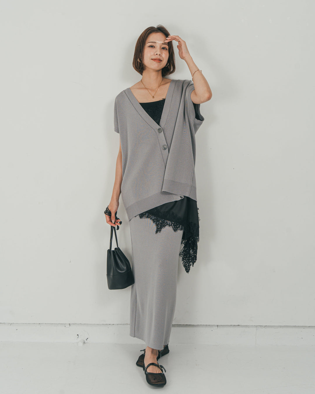［SET］VネックRelaxニットベスト + サテンアシメ レースキャミ + Relax Knit ストレートスカート（3SET）