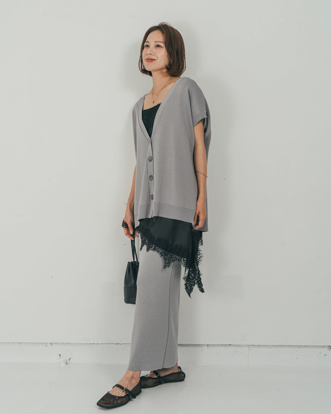 ［SET］VネックRelaxニットベスト + サテンアシメ レースキャミ + Relax Knit ストレートスカート（3SET）