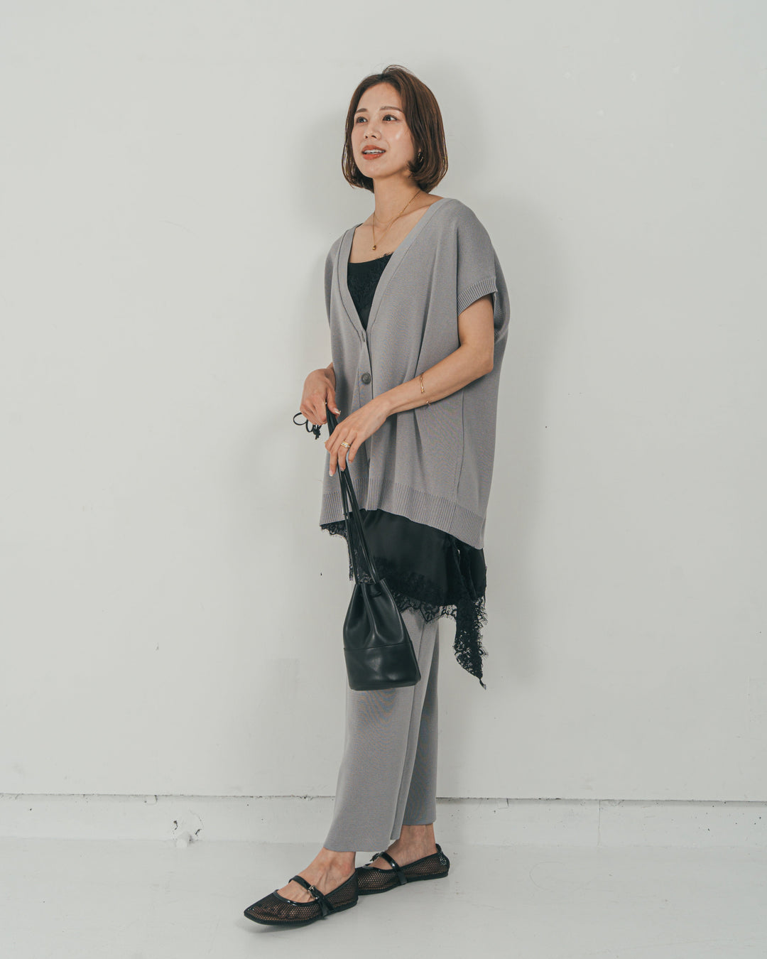 ［SET］VネックRelaxニットベスト + サテンアシメ レースキャミ + Relax Knit ストレートスカート（3SET）