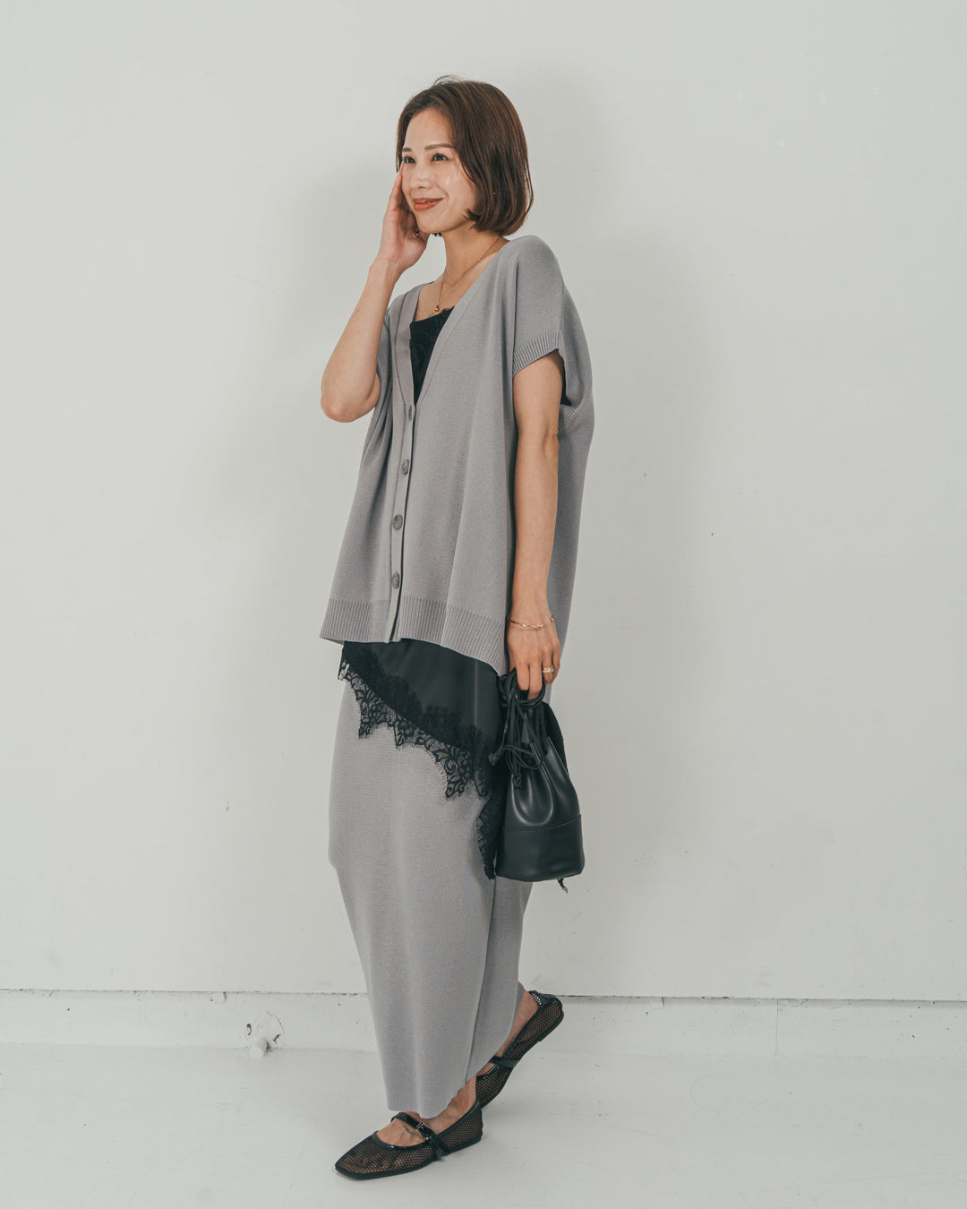 ［SET］VネックRelaxニットベスト + サテンアシメ レースキャミ + Relax Knit ストレートスカート（3SET）