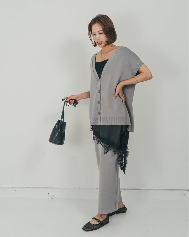 ［SET］VネックRelaxニットベスト + サテンアシメ レースキャミ + Relax Knit ストレートスカート（3SET）
