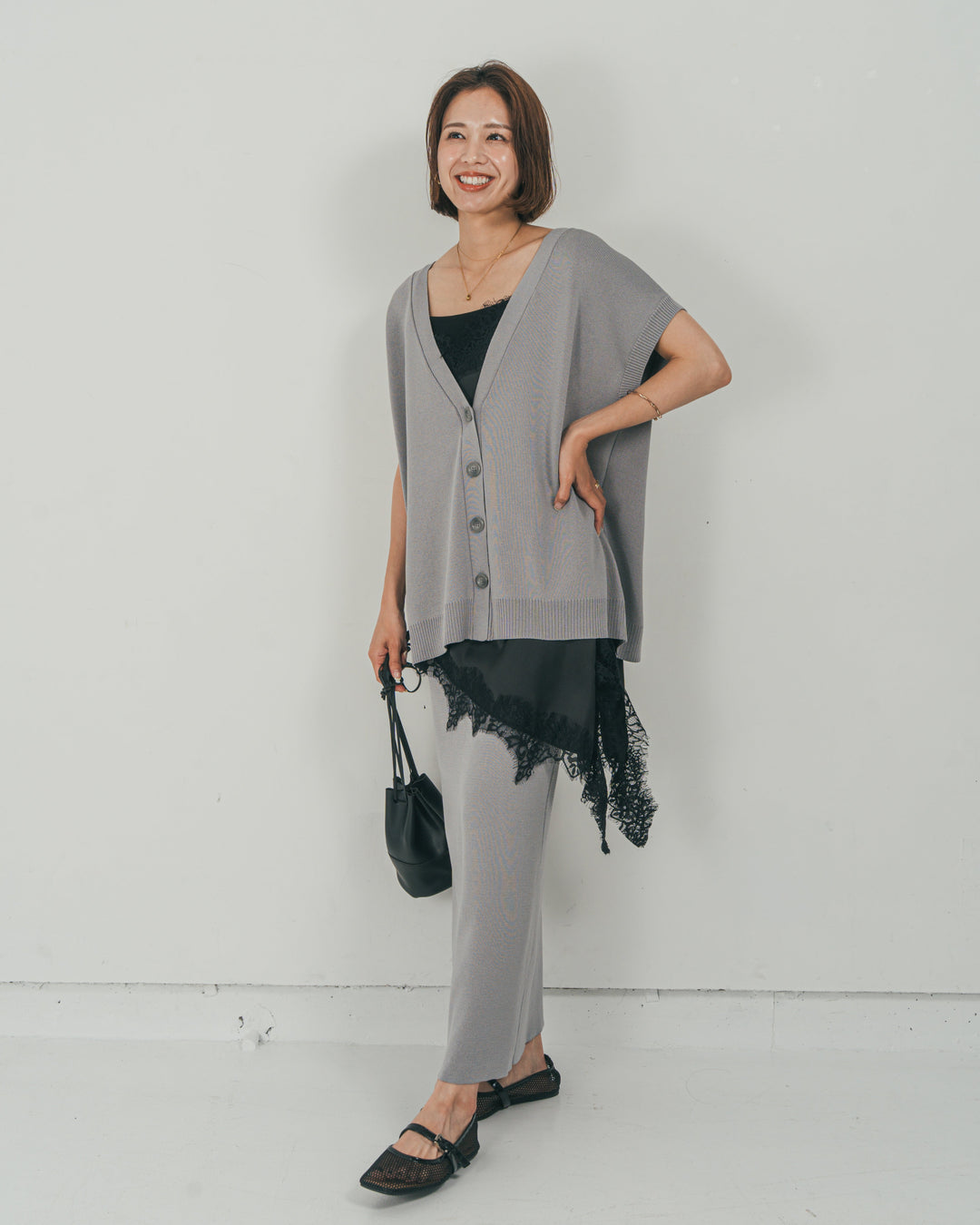 ［SET］VネックRelaxニットベスト + サテンアシメ レースキャミ + Relax Knit ストレートスカート（3SET）