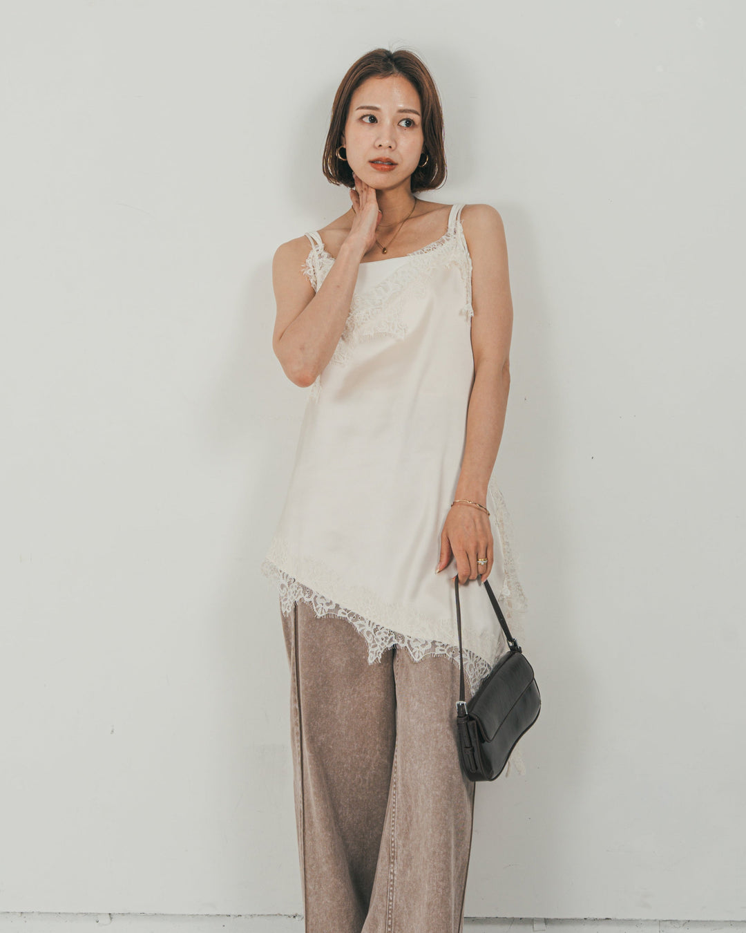 ［SET］サテンアシメ レースキャミ + 10oz サイドタック リラックスデニムパンツ（2SET）