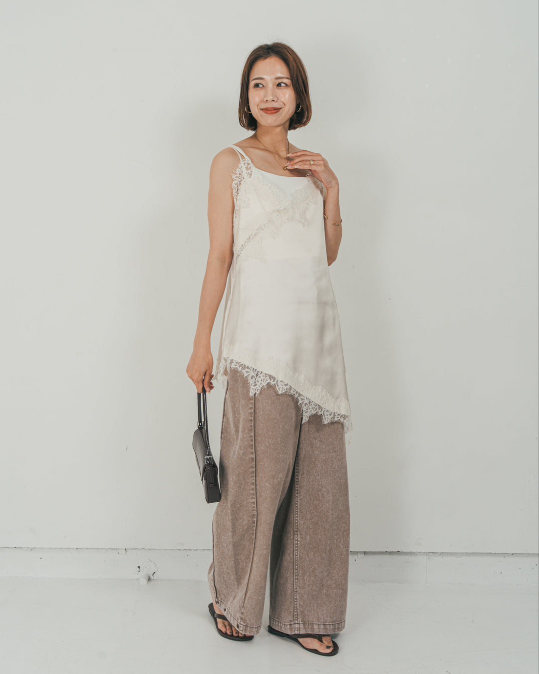 ［SET］サテンアシメ レースキャミ + 10oz サイドタック リラックスデニムパンツ（2SET）