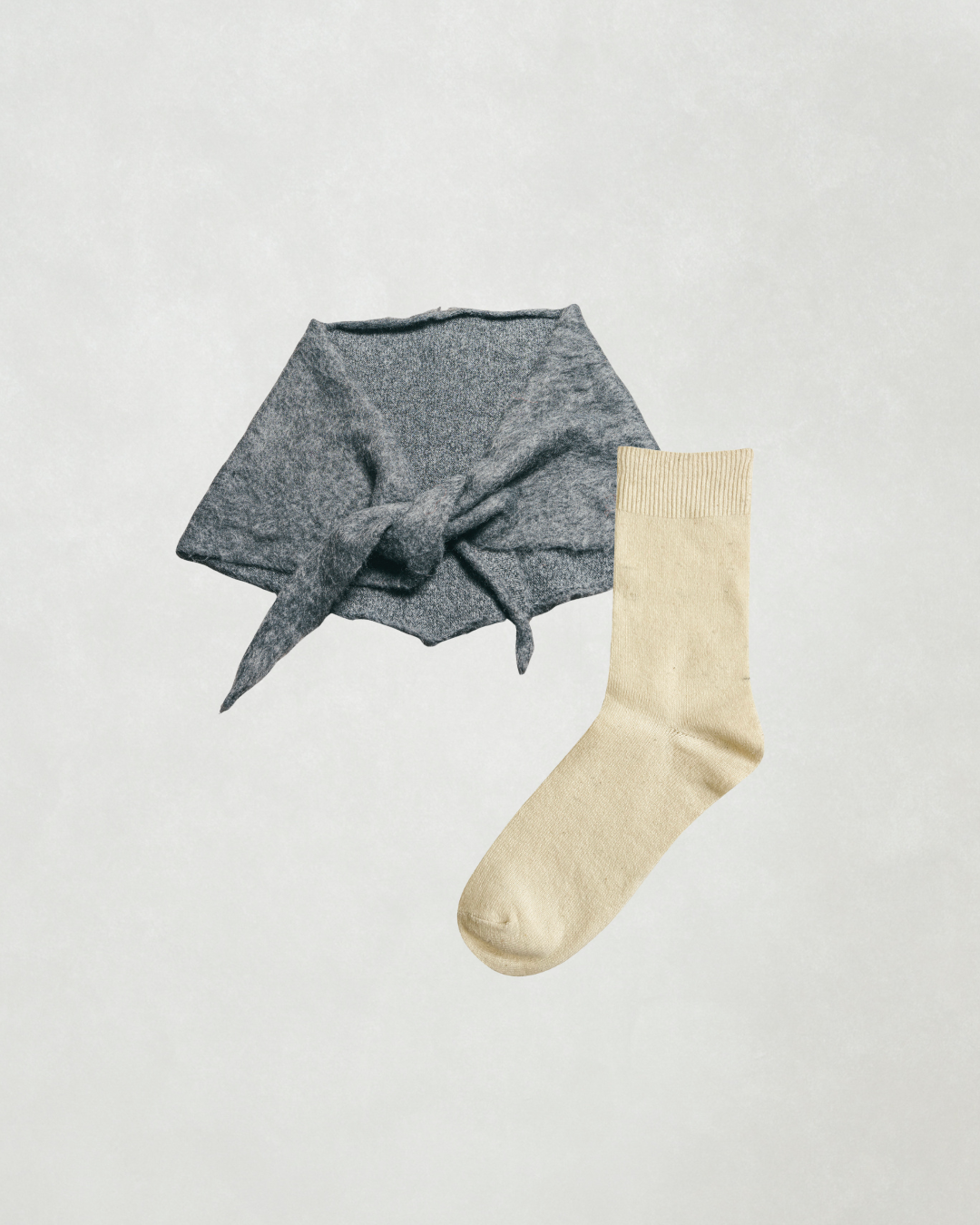 ［SET］モヘアタッチ マルチTriangleスカーフ+Cozyアンゴラ混ソックス（2SET）