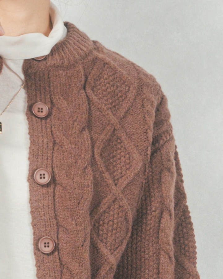 ケーブルKnitクルーカーディガン (BROWN)