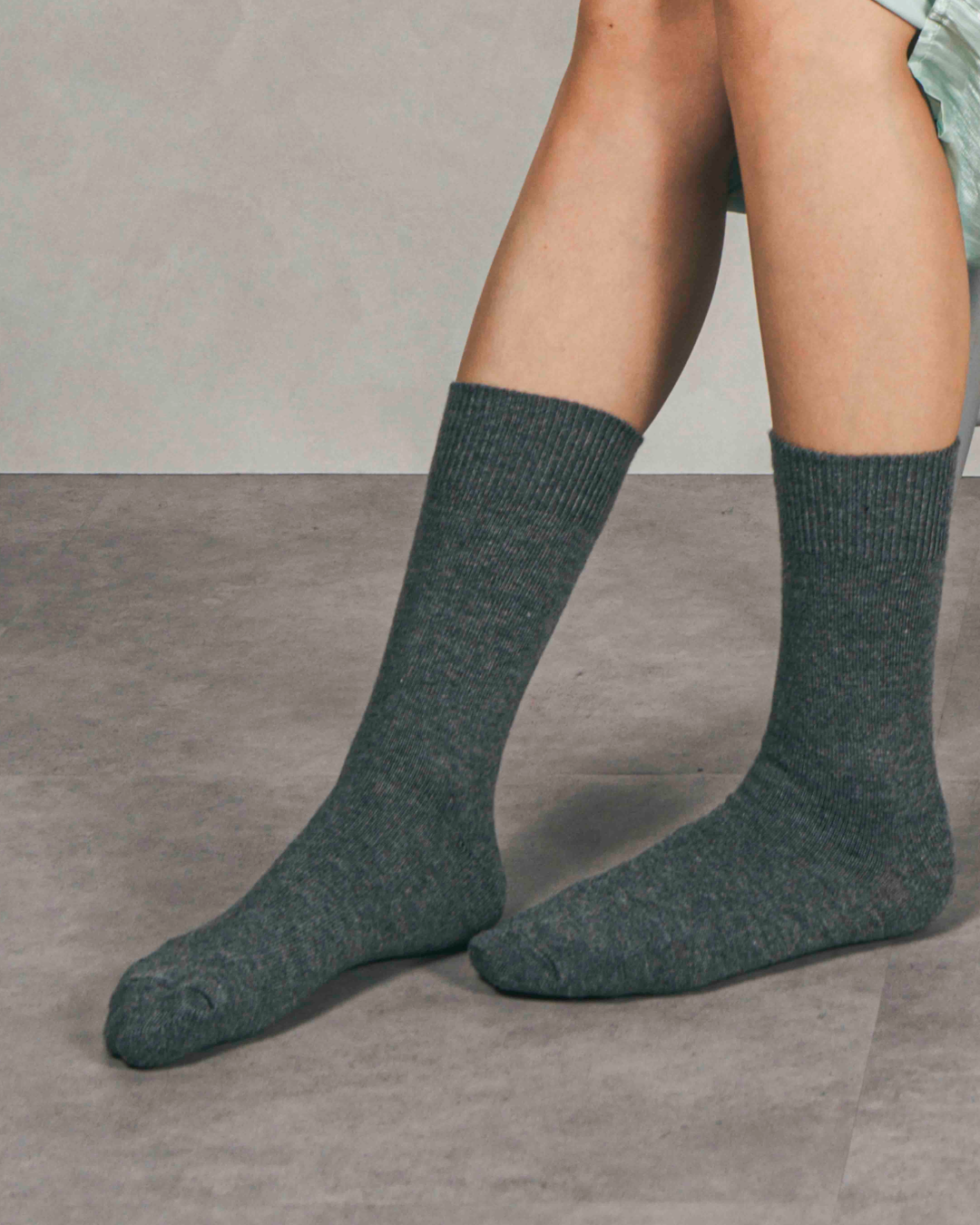 ［SET］ボリュームフリンジ Shaggyマフラー+Cozyアンゴラ混ソックス（2SET）