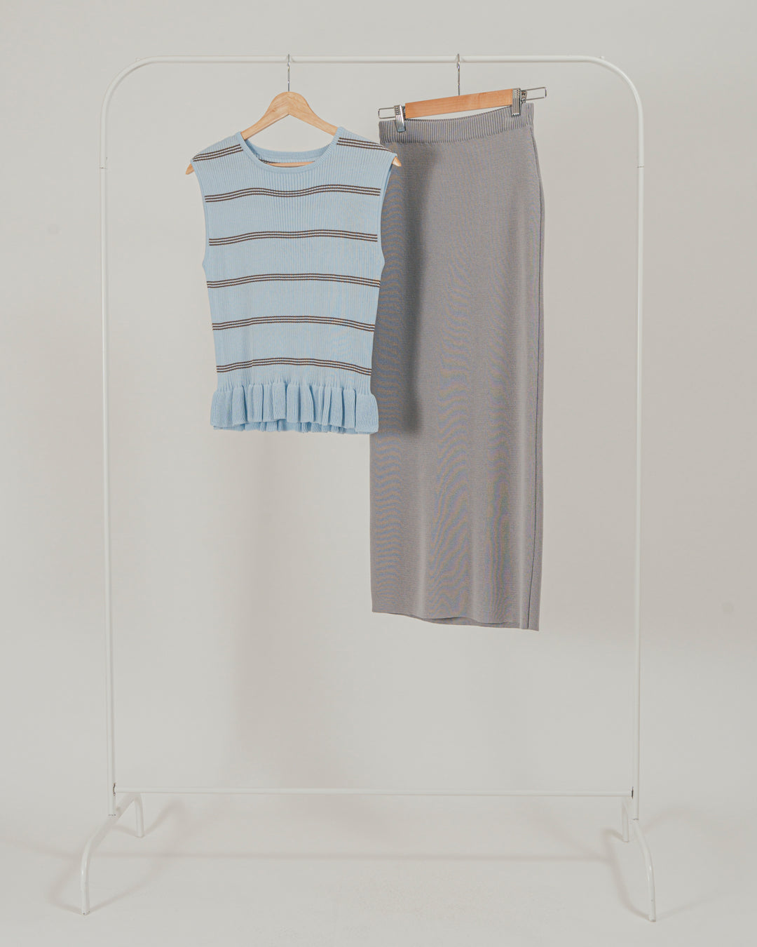 ［SET］Rib Border フリルニット + Relax Knit ストレートスカート（2SET）