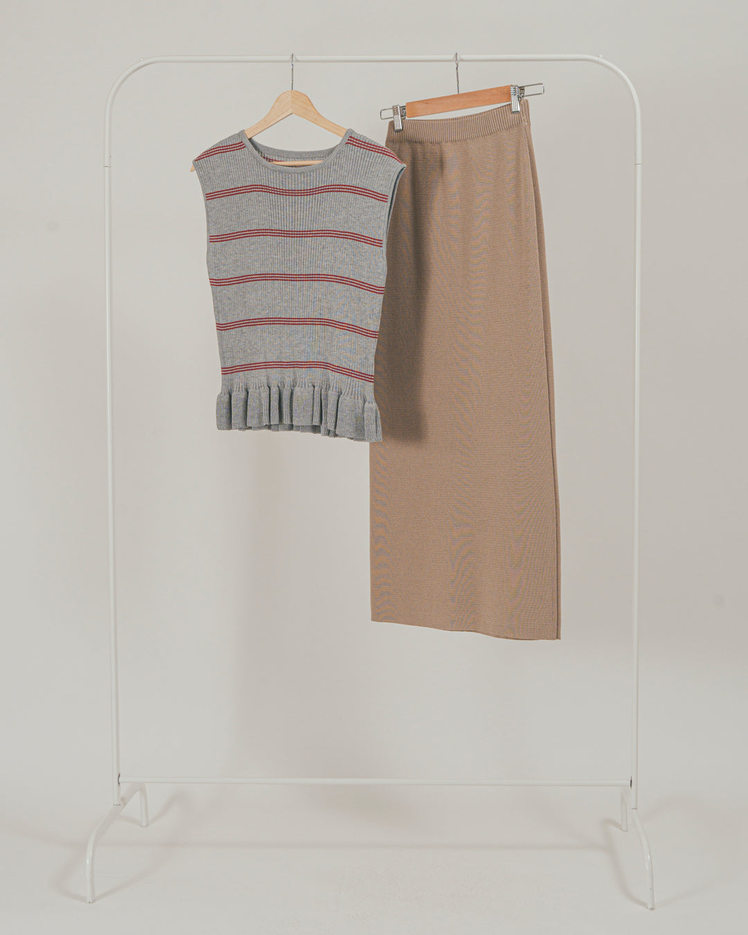 ［SET］Rib Border フリルニット + Relax Knit ストレートスカート（2SET）