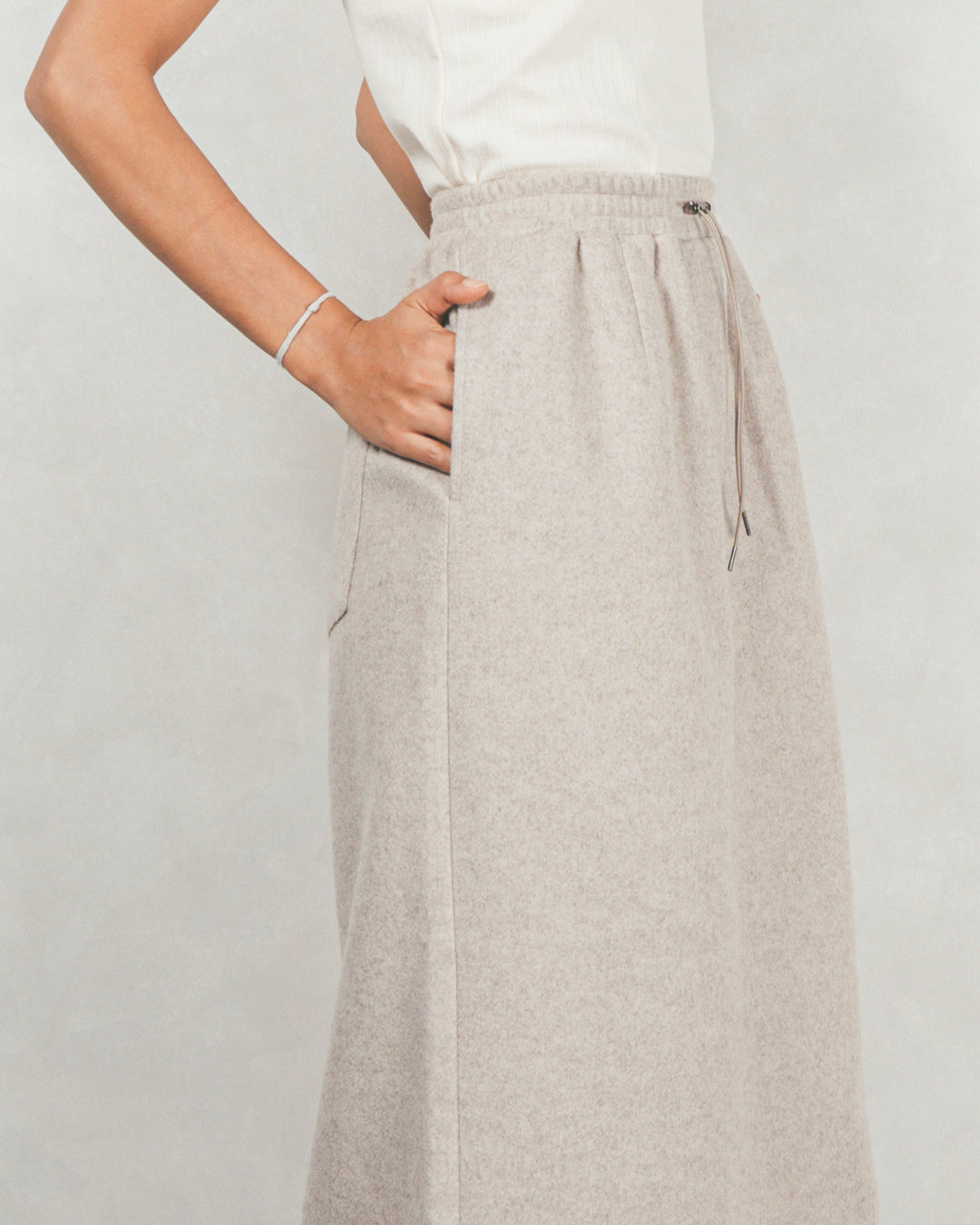 Smoothニットソー Narrowスカート (CHARCOAL)