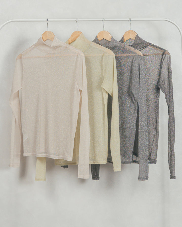 ［SET］フロントシリコンLogoスウェット+ラメSheerハイネックトップス+ワイドTuckイージーデニム
