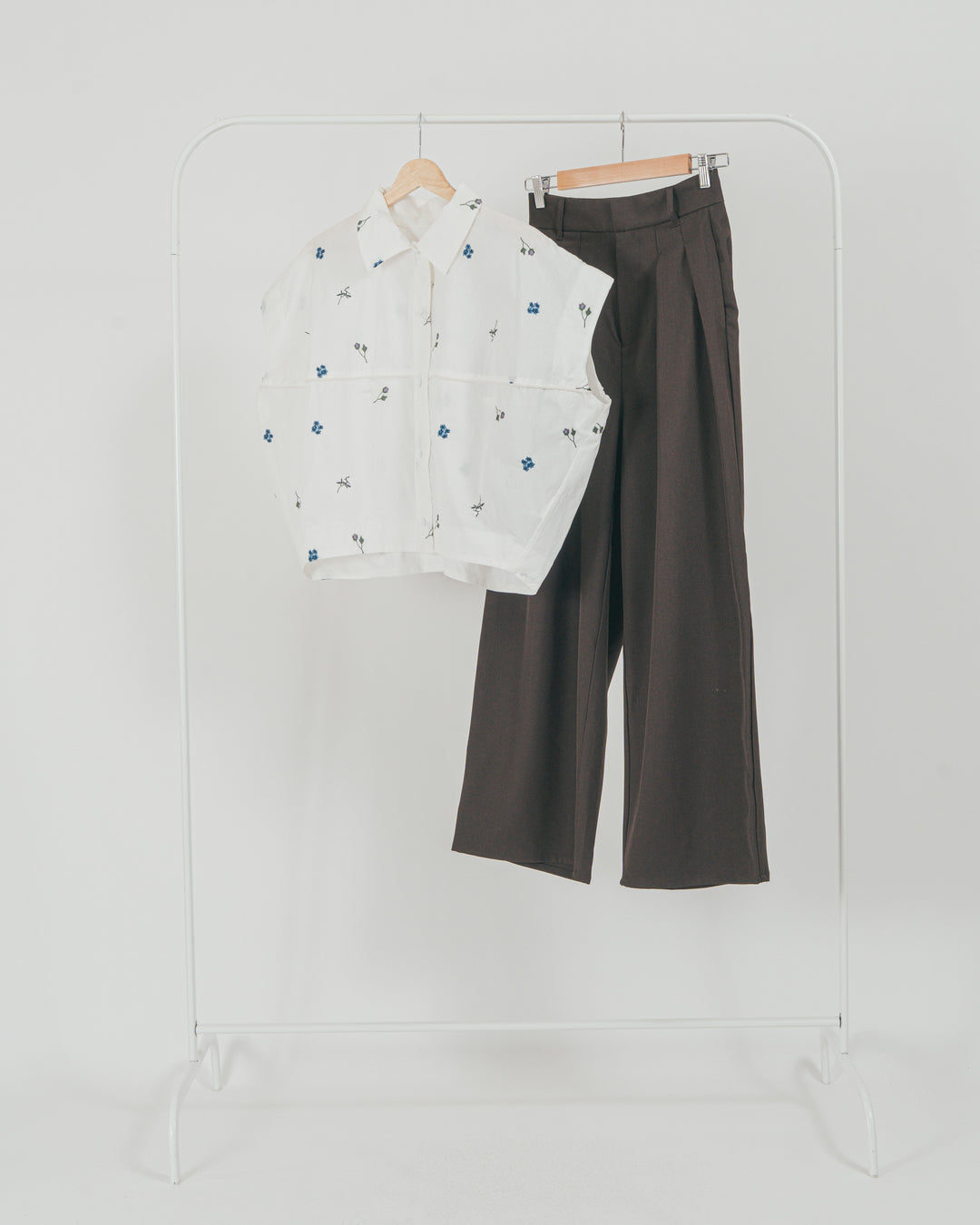 ［SET］Flower刺繍コクーンシャツ + ダブルタック ハイウエストワイドパンツ（2SET）
