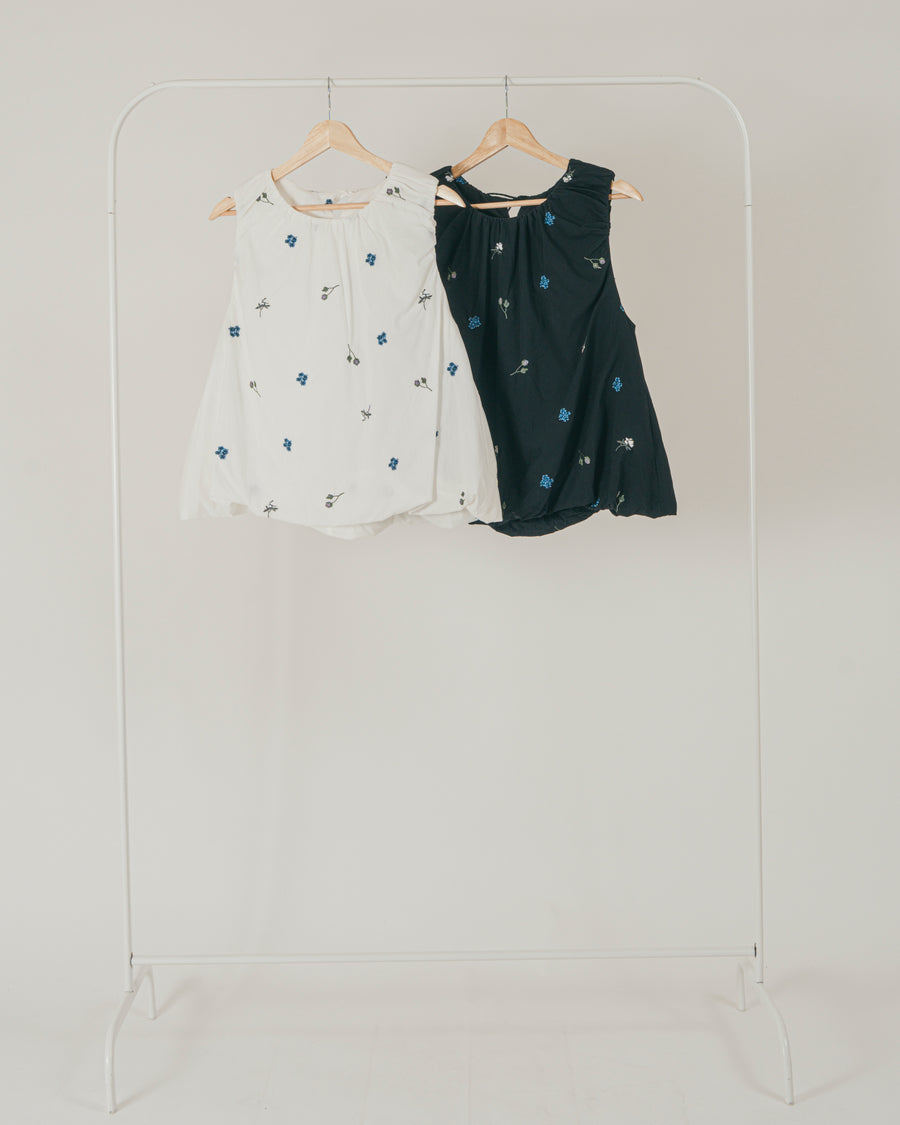 ［SET］Flower刺繍バルーンノースリブラウス + Flower刺繍チュニックキャミ + Flower刺繍リラックスパンツ（3SET）