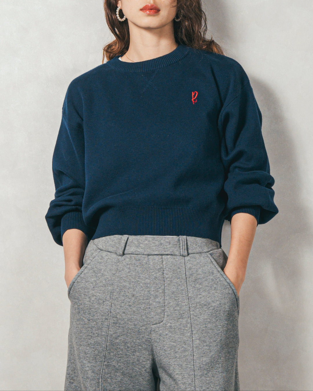 スウェットライクロゴ刺繍ニット (NAVY)