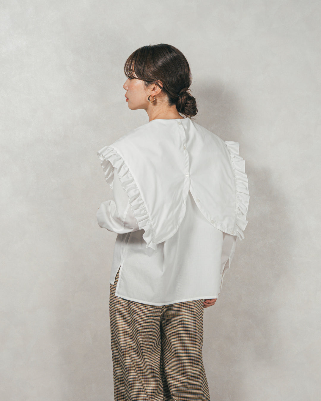 ［SET］2WAYビッグフリルカラーブラウス+Effortless チェックタックパンツ（2SET）