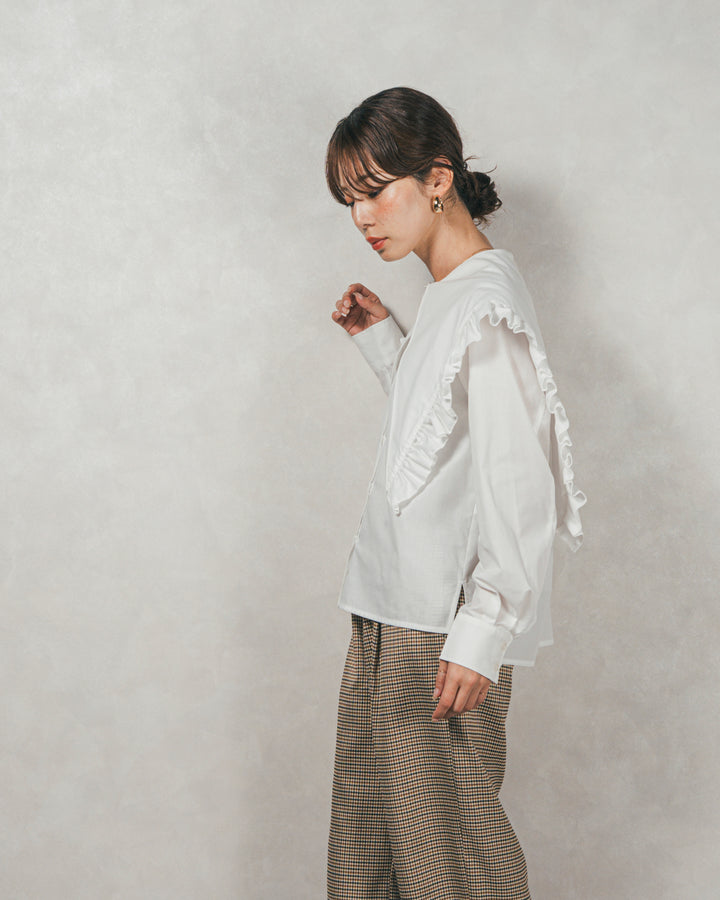 ［SET］2WAYビッグフリルカラーブラウス+スウェードライクハーフパンツ（2SET）