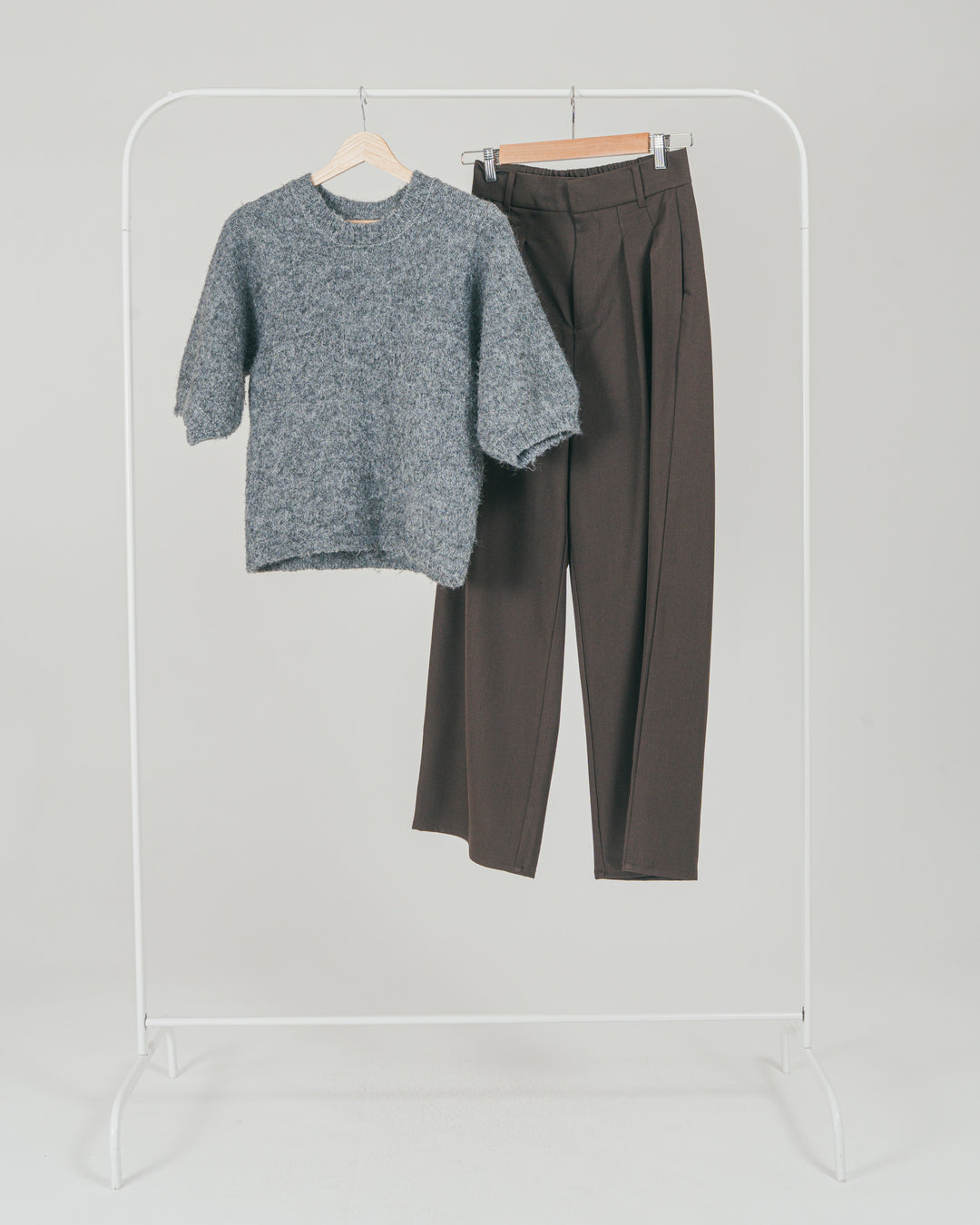 ［SET］フェザータッチハーフスリーブニット + ダブルタック ハイウエストワイドパンツ（2SET）