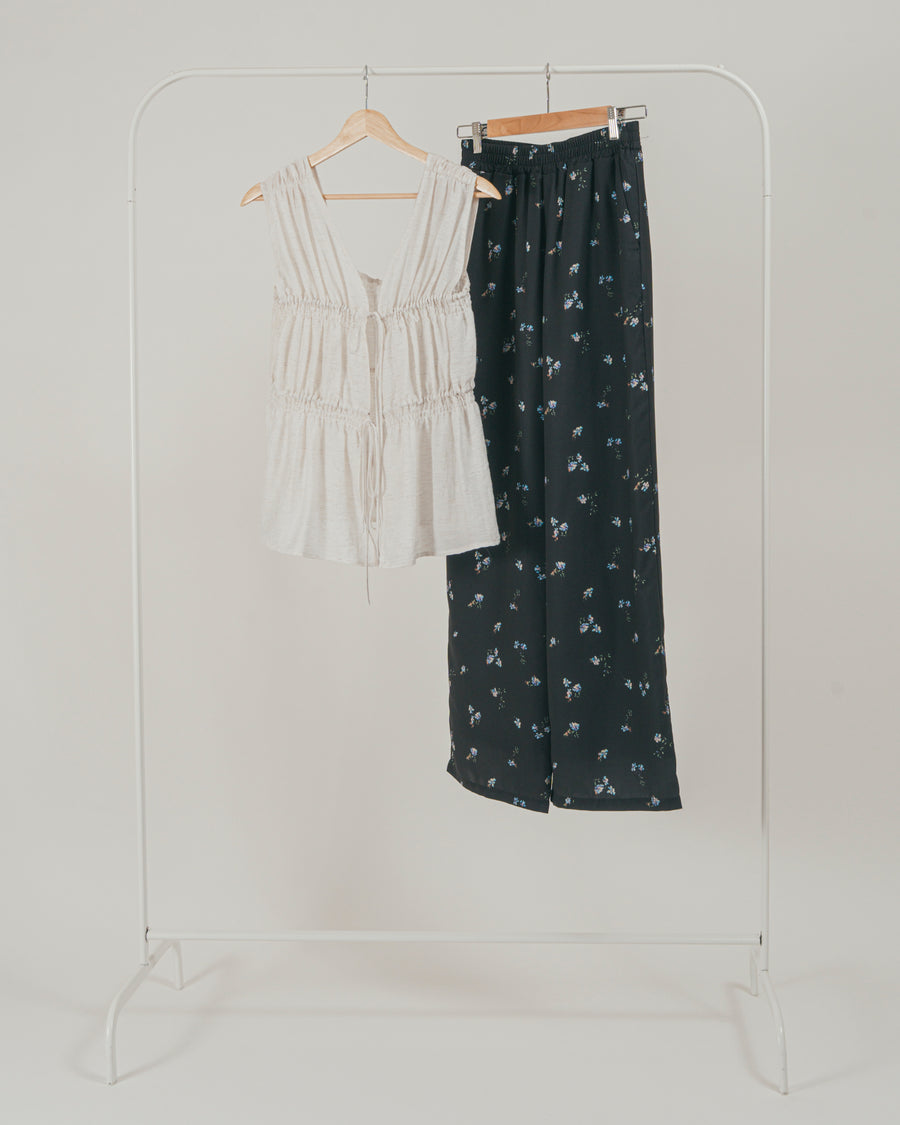 ［SET］リネンタッチShirringリボンブラウス + Flowerプリントイージーパンツ（2SET）