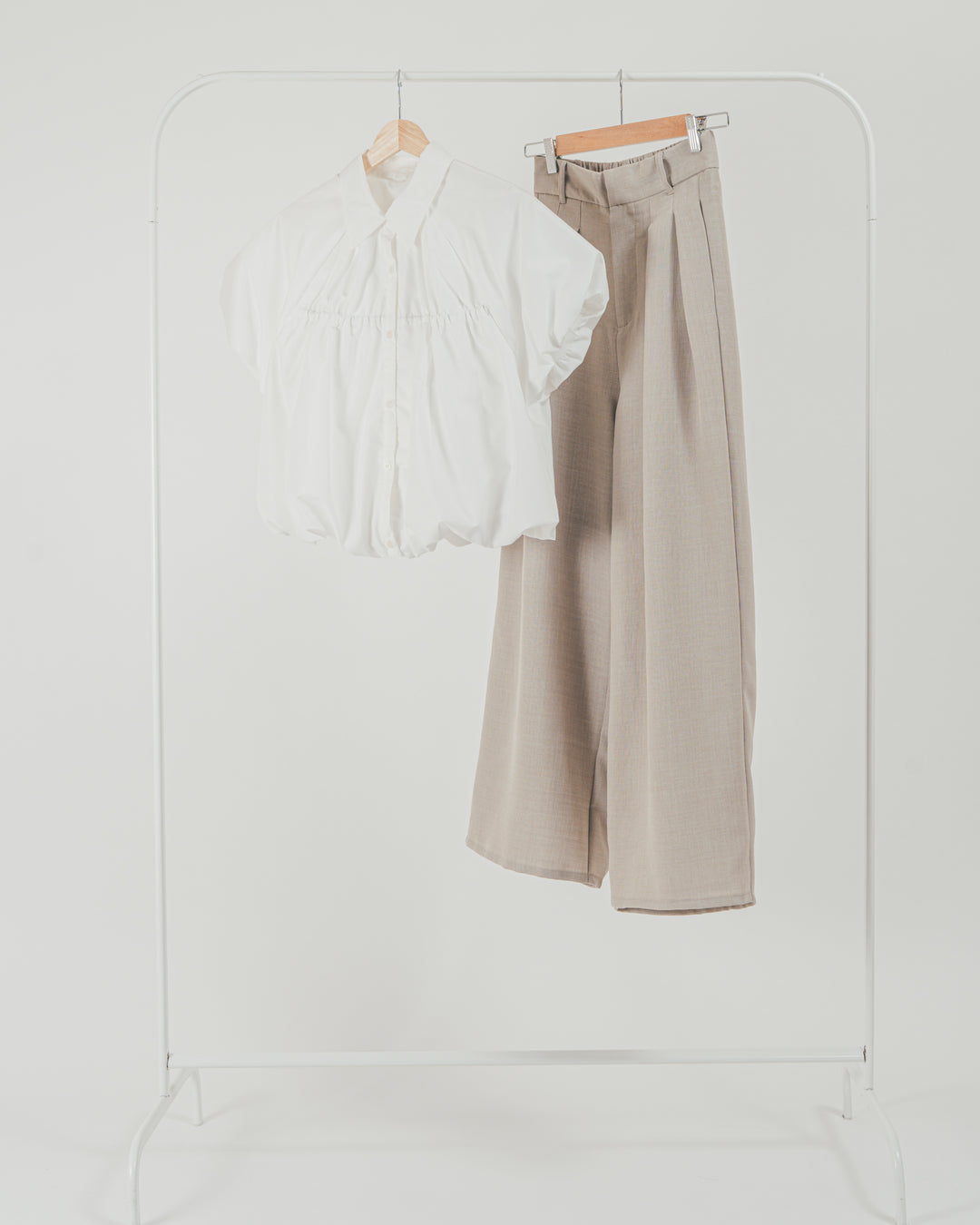 ［SET］バルーンShirringハーフスリーブシャツ + スラブTweedタックワイドパンツ（2SET）