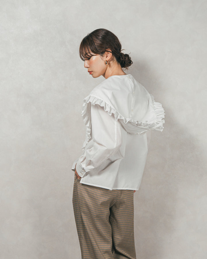 ［SET］2WAYビッグフリルカラーブラウス+スウェードライクハーフパンツ（2SET）