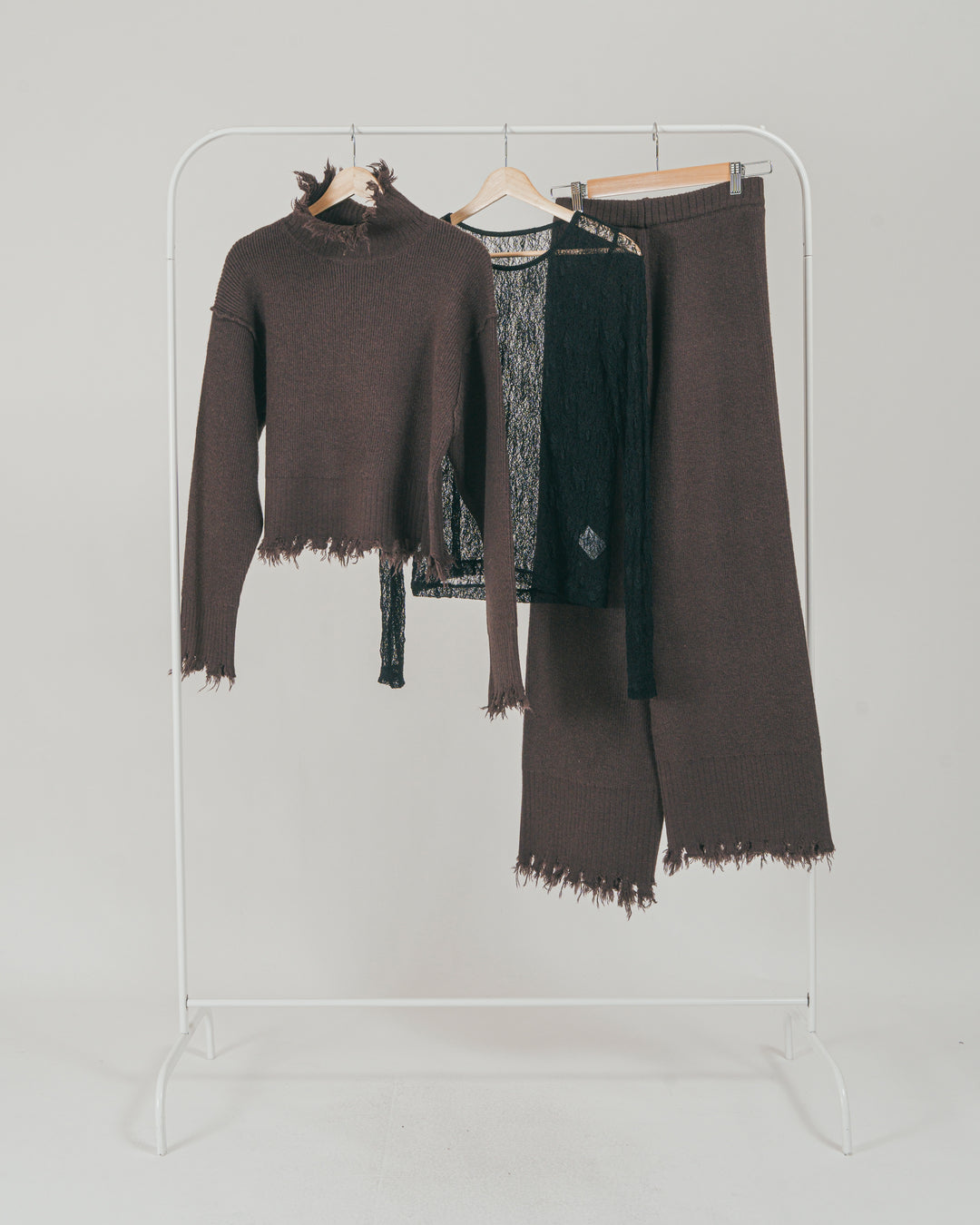 ［SET］Nuance Hem ハイネックニット + Nuance Hem ルーズニットパンツ + ストレッチレースシアートップス（3SET）