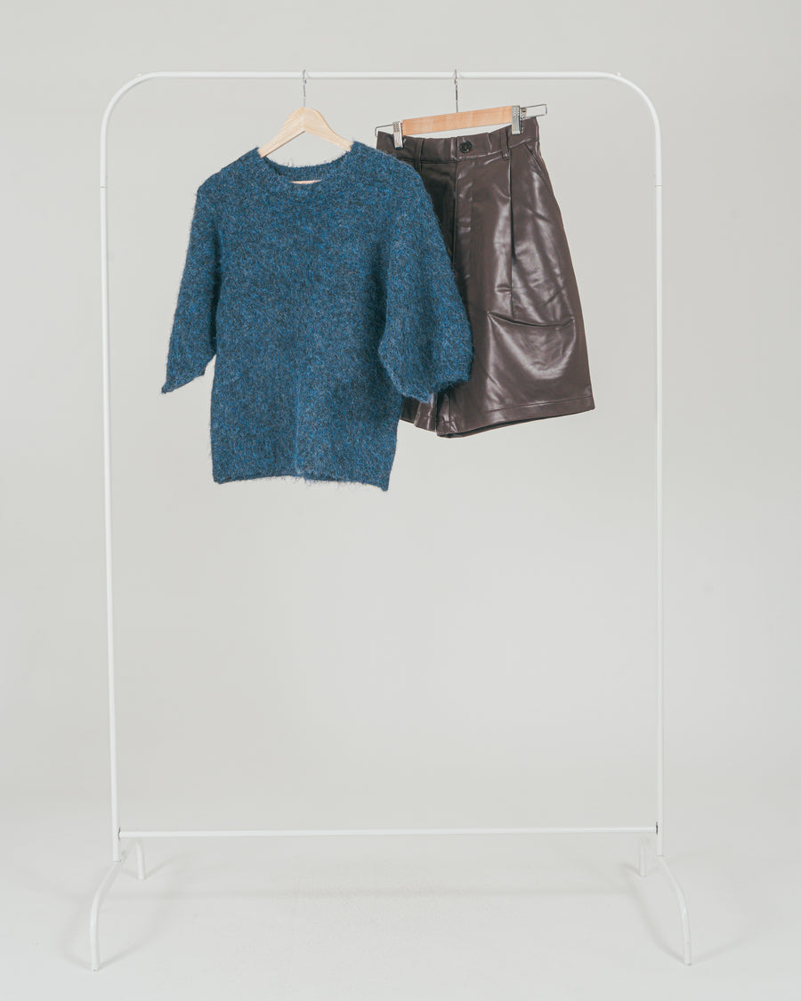 ［SET］フェザータッチハーフスリーブニット + レザーライクハーフパンツ（2SET）