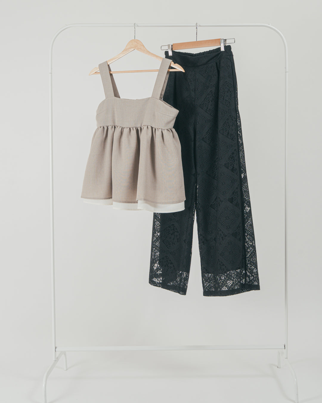 ［SET］スラブTweedバイカラーティアードキャミ + Blockレース　ストレートパンツ（2SET）