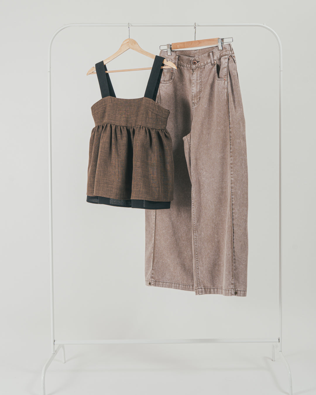 ［SET］スラブTweedバイカラーティアードキャミ + 10oz サイドタック リラックスデニムパンツ（2SET）