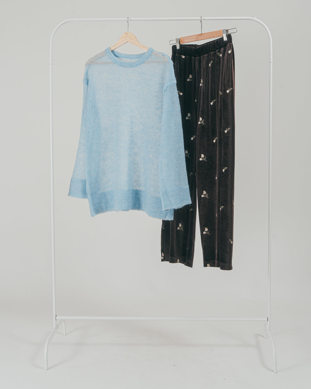 ［SET］モヘアTouchローゲージカラーニット + Flower刺繍 ベロアパンツ（2SET）