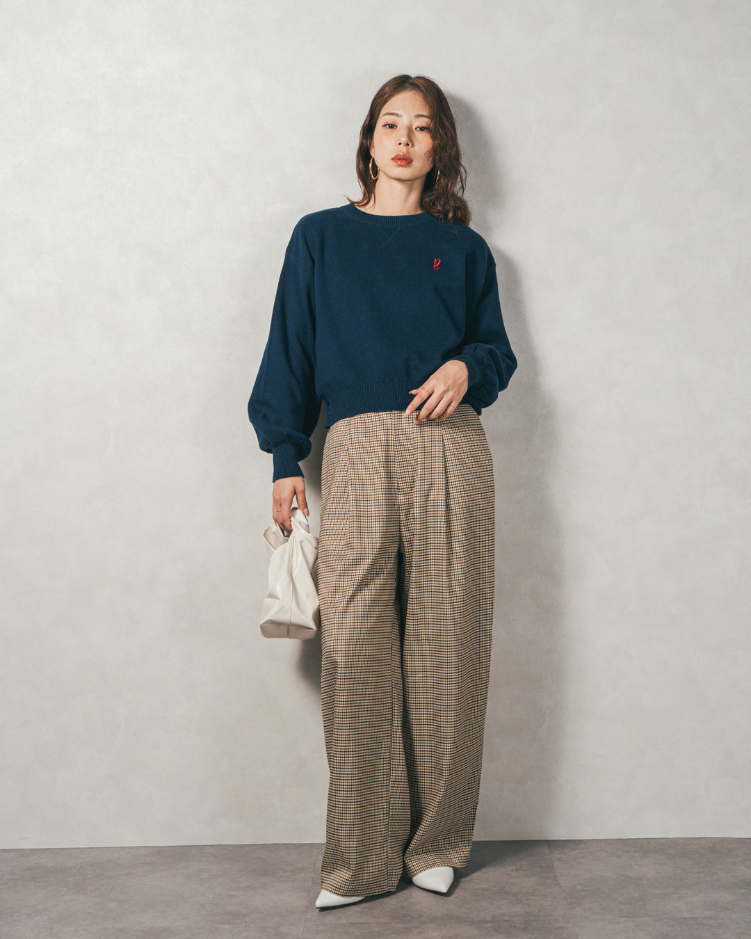 スウェットライクロゴ刺繍ニット (NAVY)