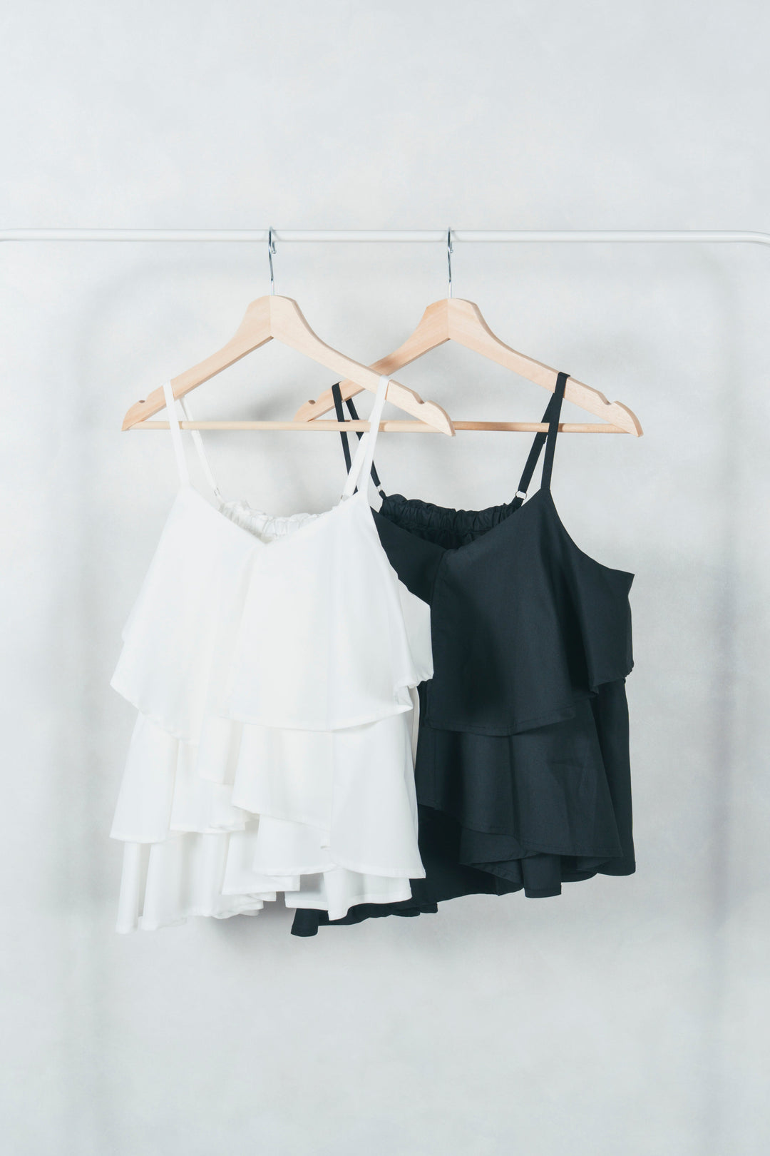 フリルウェーブキャミトップス (BLACK)