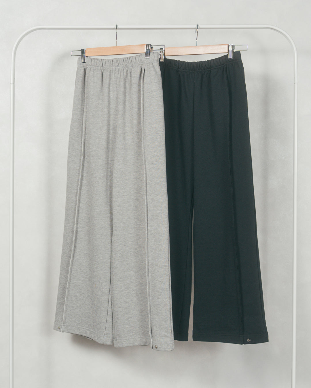 ［SET］ベロア Vネックカーディガン+2-Way ウェーブデザインスウェットパンツ（2SET）