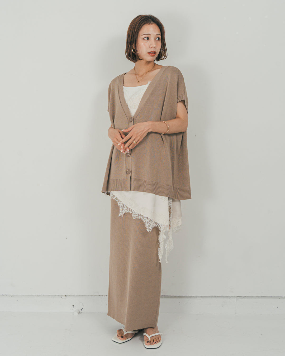 ［SET］VネックRelaxニットベスト + サテンアシメ レースキャミ + Relax Knit ストレートスカート（3SET）