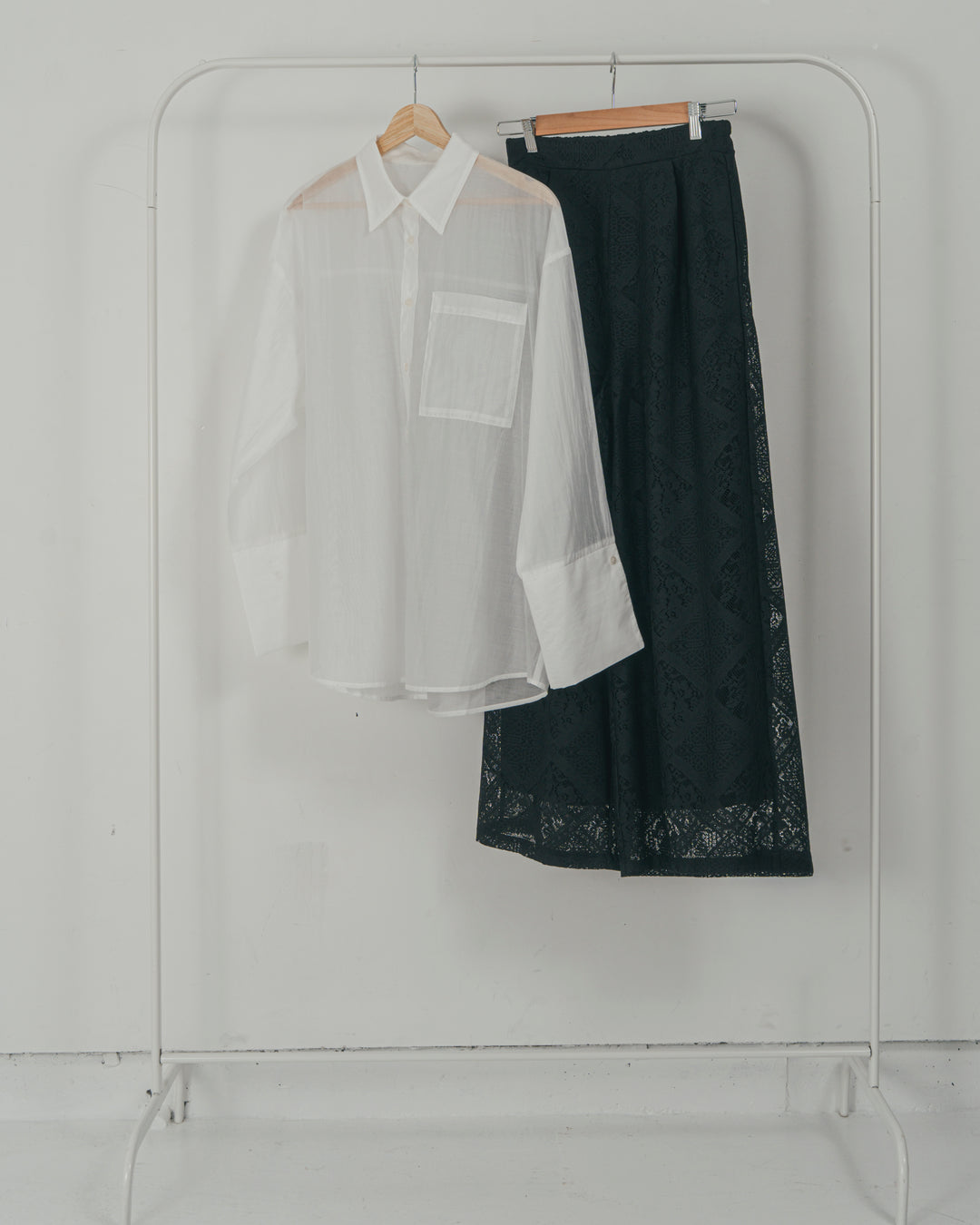 ［SET］Clear Sheer オーバーシャツ + Blockレース　ストレートパンツ（2SET）