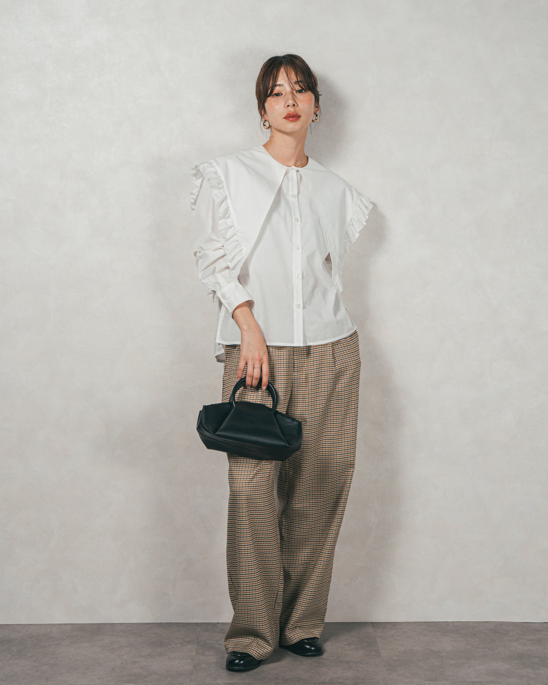 ［SET］2WAYビッグフリルカラーブラウス+Effortless チェックタックパンツ（2SET）