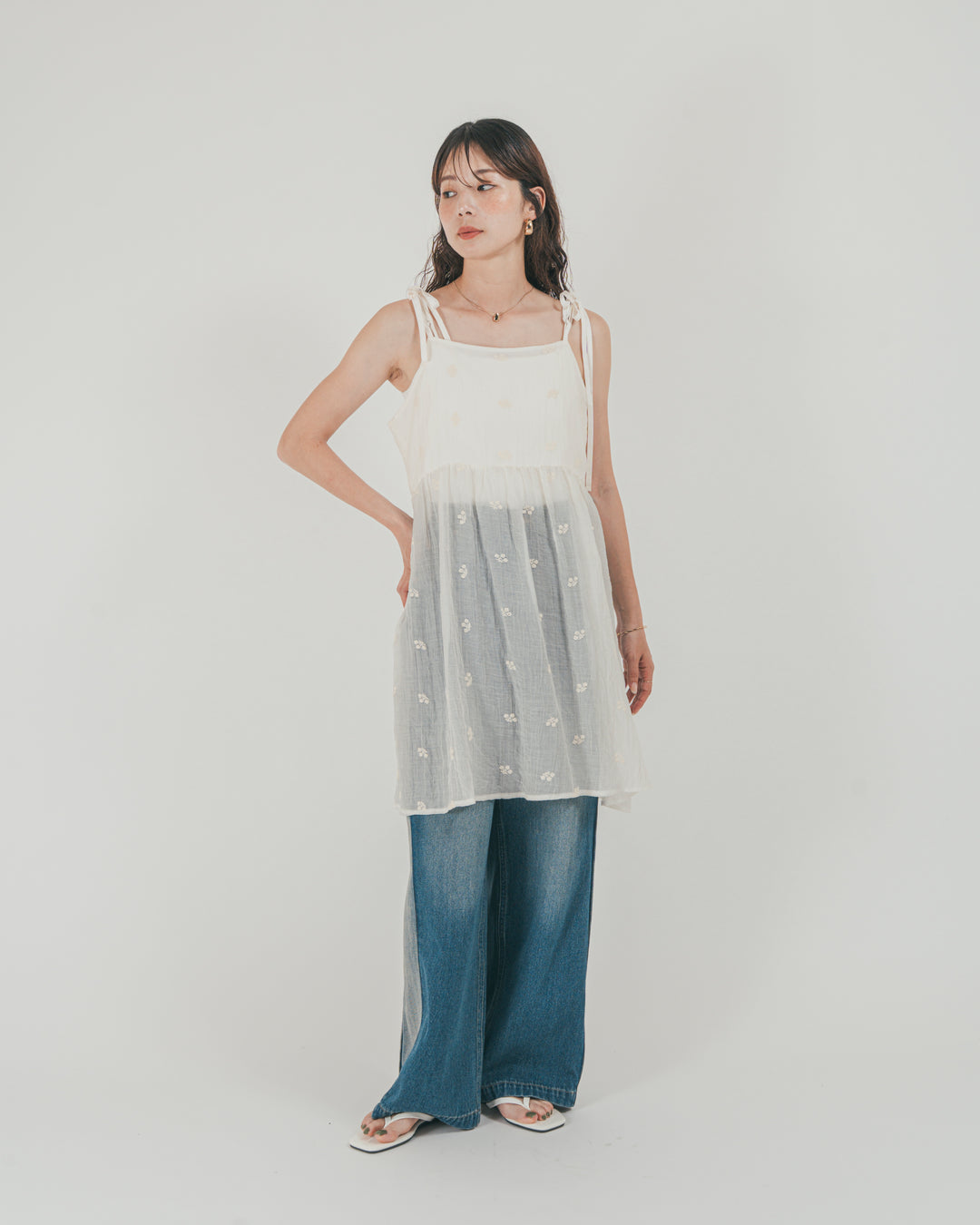 ［SET］ショルダーリボン刺繍Veilキャミ + 10oz サイドタック リラックスデニムパンツ（2SET）