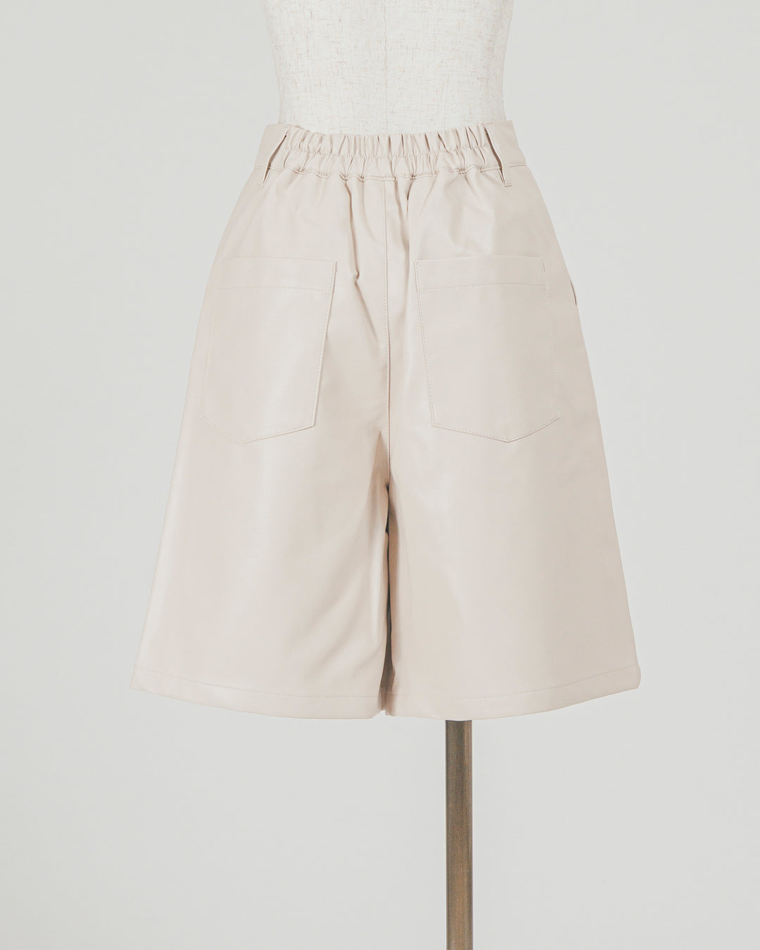 ［SET］フェザータッチハーフスリーブニット + レザーライクハーフパンツ（2SET）
