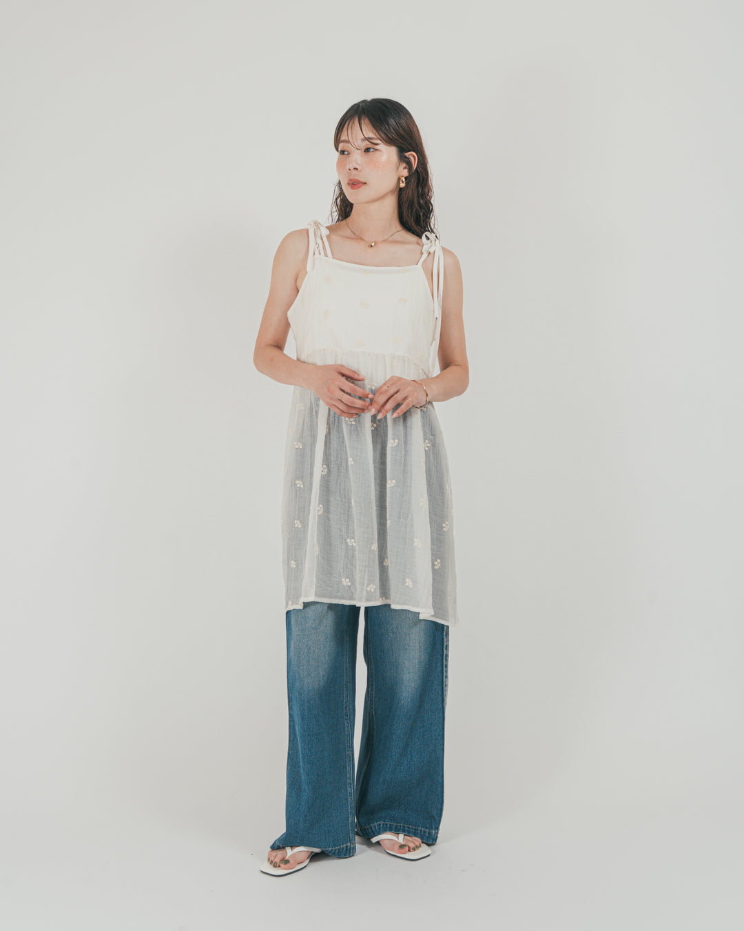 ［SET］ショルダーリボン刺繍Veilキャミ + 10oz サイドタック リラックスデニムパンツ（2SET）