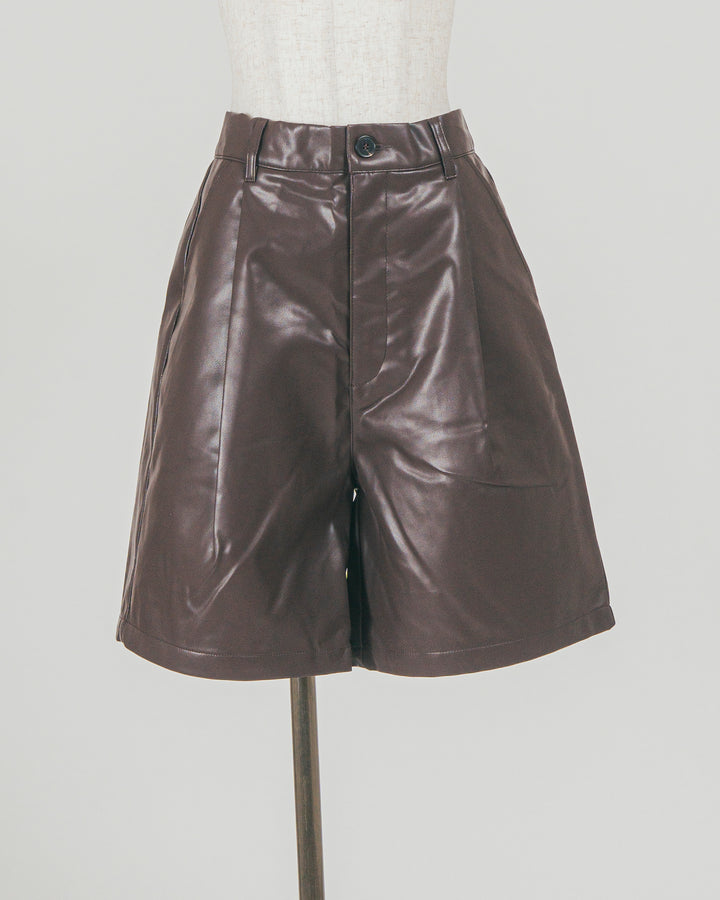 ［SET］フェザータッチハーフスリーブニット + レザーライクハーフパンツ（2SET）
