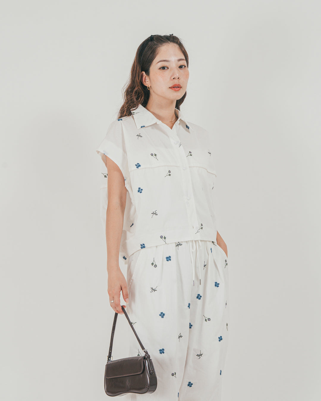 ［SET］Flower刺繍コクーンシャツ + Flower刺繍リラックスパンツ（2SET）