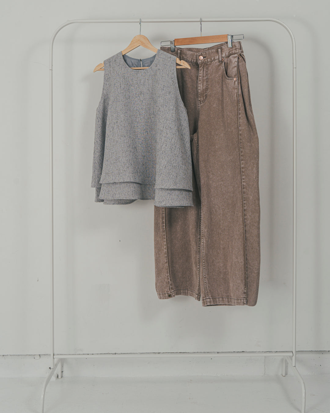 ［SET］Tweedノースリティアードタンクトップ + 10oz サイドタック リラックスデニムパンツ（2SET）