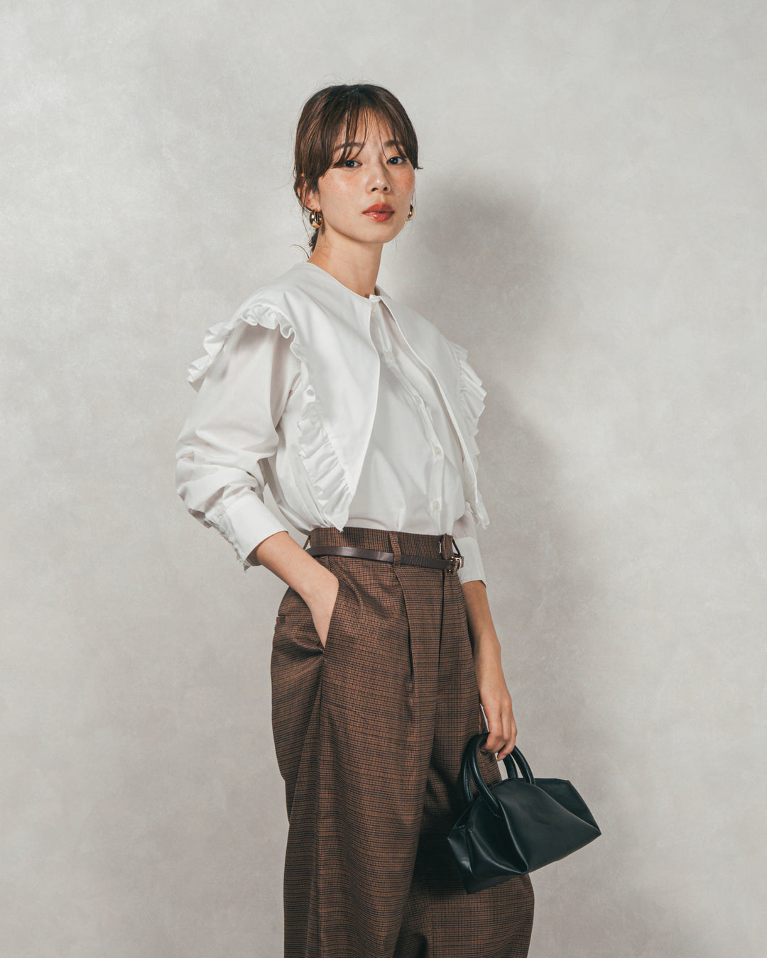 ［SET］2WAYビッグフリルカラーブラウス+Effortless チェックタックパンツ（2SET）