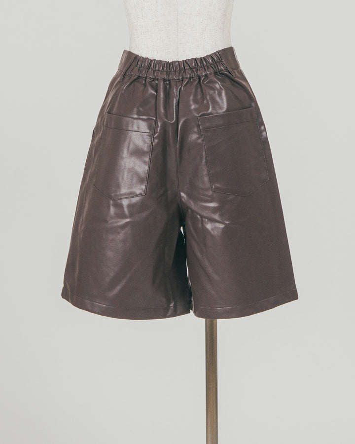 ［SET］フェザータッチハーフスリーブニット + レザーライクハーフパンツ（2SET）