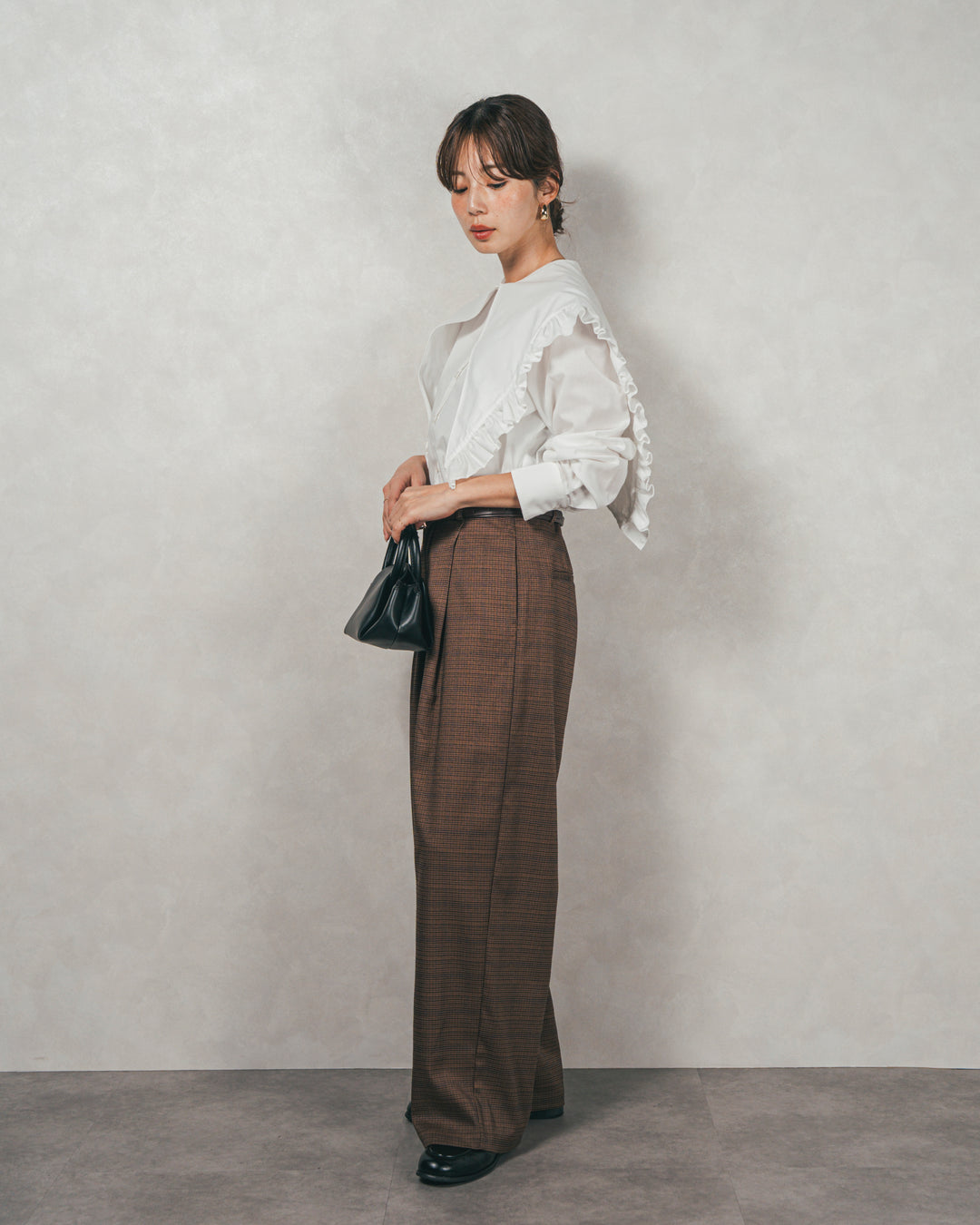 ［SET］2WAYビッグフリルカラーブラウス+Effortless チェックタックパンツ（2SET）