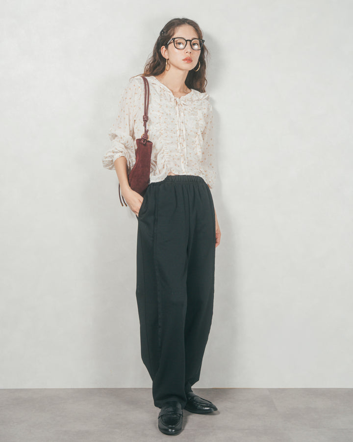 ［SET］Flowerプリントフリルブラウス+2-Way ウェーブデザインスウェットパンツ（2SET）