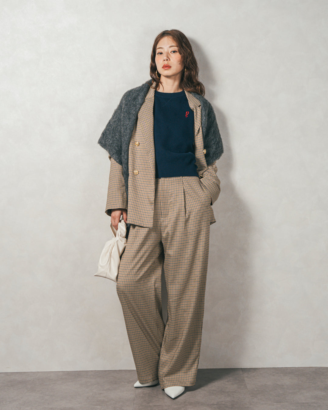 スウェットライクロゴ刺繍ニット (NAVY)