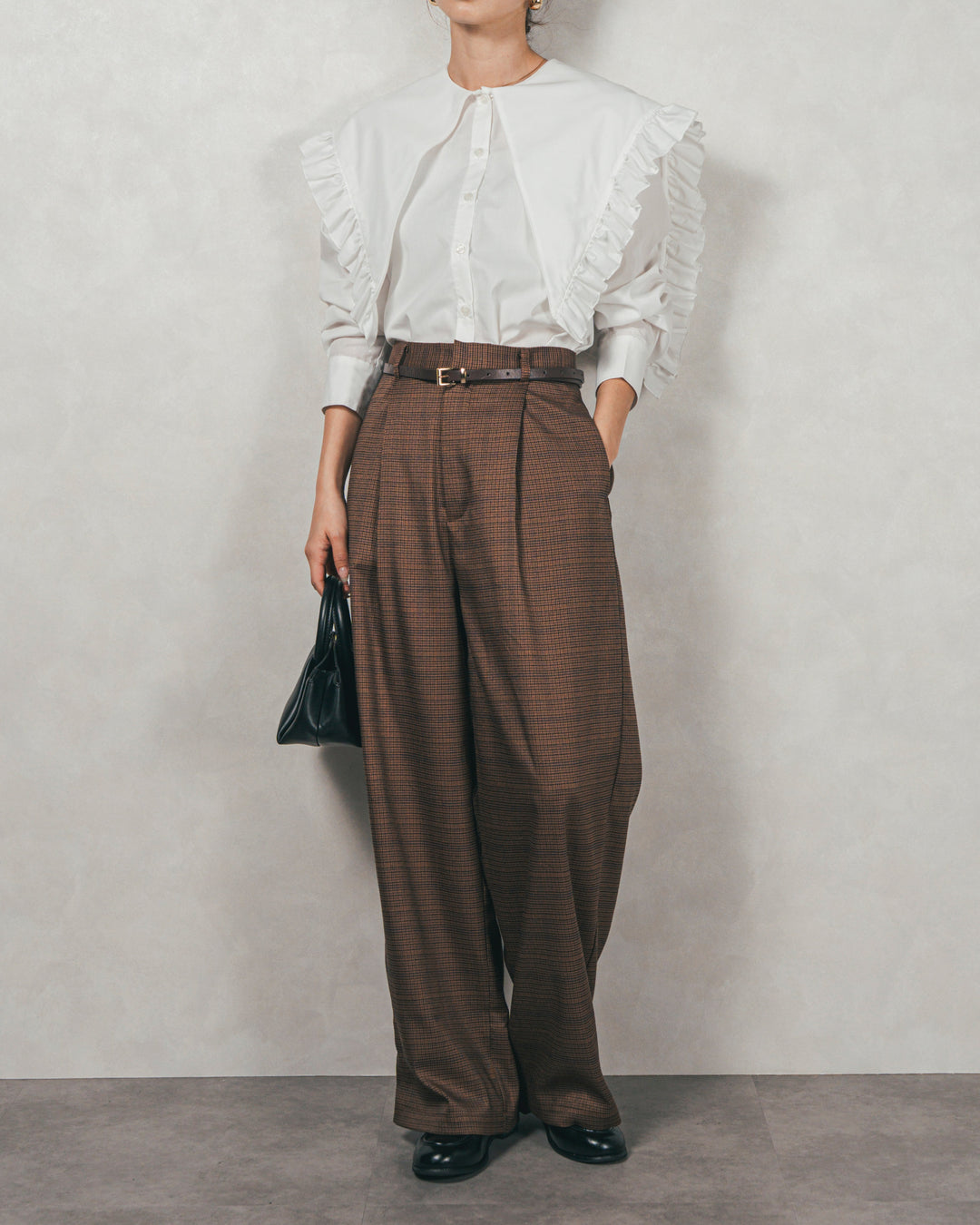 ［SET］2WAYビッグフリルカラーブラウス+Effortless チェックタックパンツ（2SET）